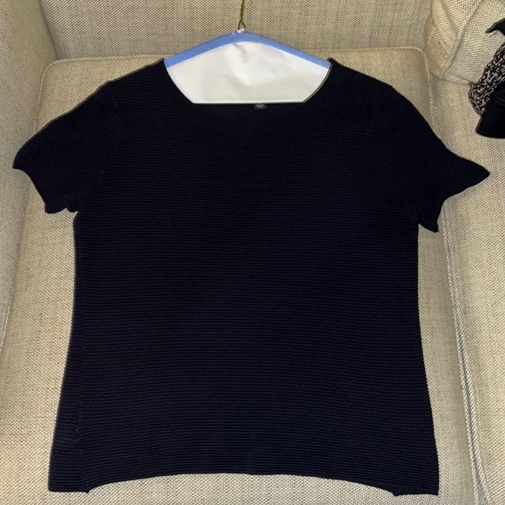 Ann Taylor shirt. Size M.